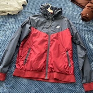 Nike windbreaker burgundy navy maroon medium windrunner